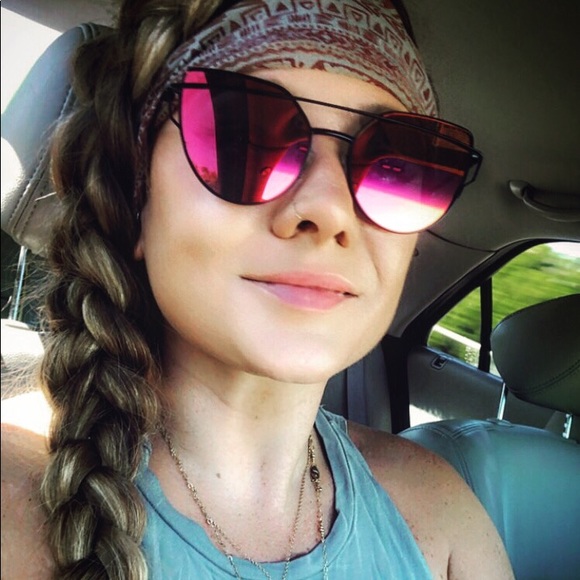 Meet your Posher, Lola - Picture 5 of 8